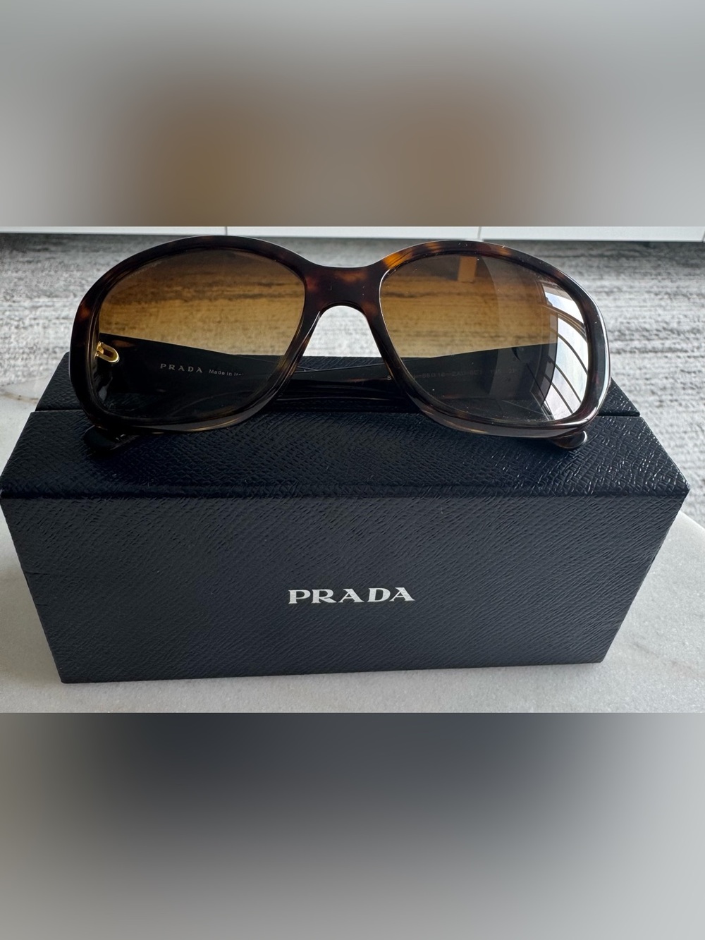 Authentic Prada SPR 31N Polarized Oversized Sunglasses Complete Set